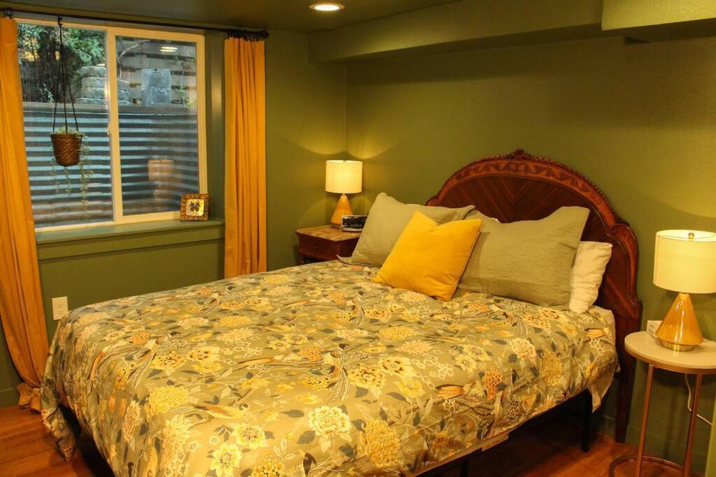 Heart Of Woodstock, 10 Min Walk To Reed, With Private Garage! Apartment Portland Bagian luar foto