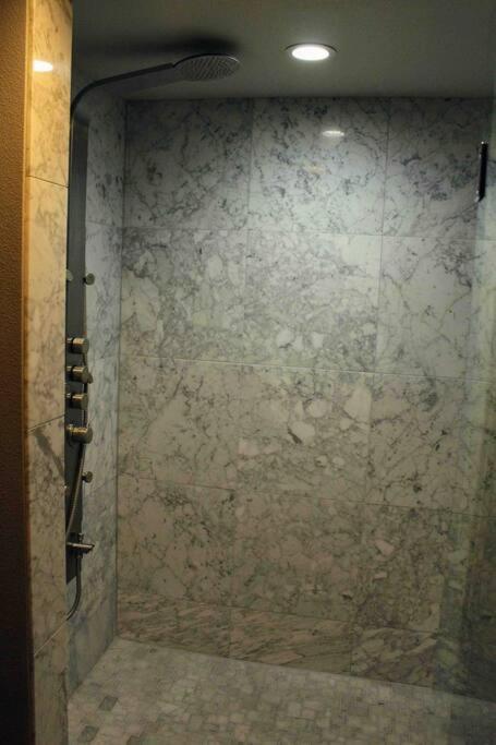Heart Of Woodstock, 10 Min Walk To Reed, With Private Garage! Apartment Portland Bagian luar foto