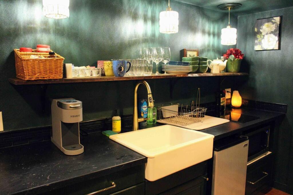 Heart Of Woodstock, 10 Min Walk To Reed, With Private Garage! Apartment Portland Bagian luar foto