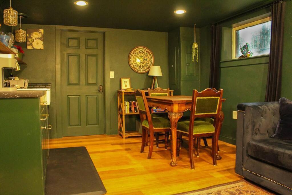 Heart Of Woodstock, 10 Min Walk To Reed, With Private Garage! Apartment Portland Bagian luar foto